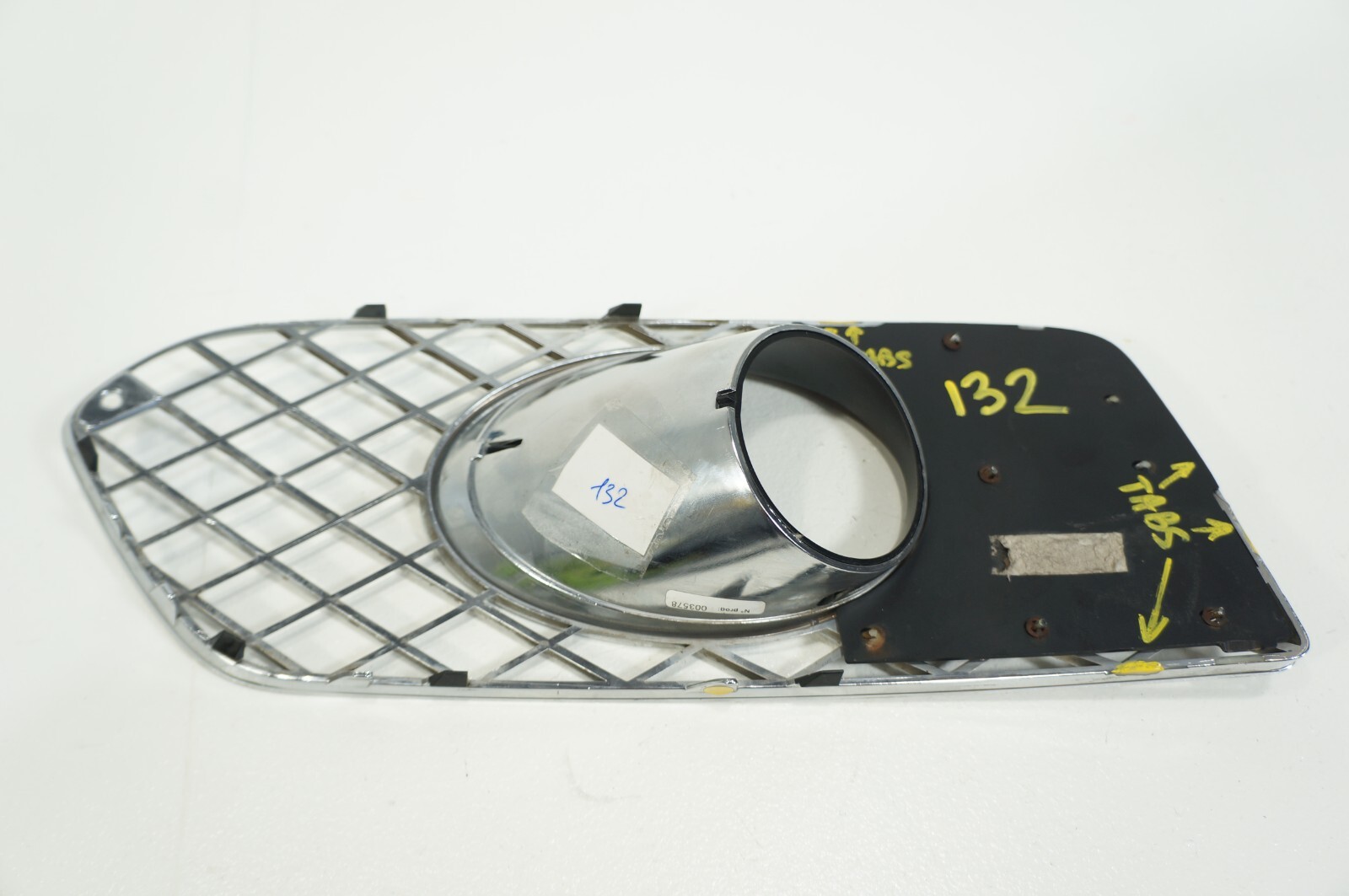 oem 17-19 bentley bentayga front passenger side fog light cover grille 36a807682