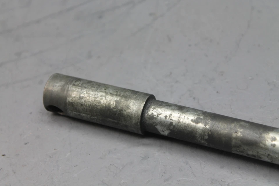 1981 KAWASAKI 750 LTD 前轮轮 RIM AXLE PIVOT BOLT — 第 3/4 张图片