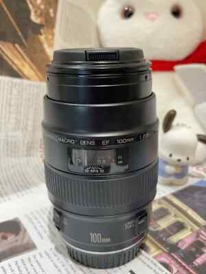 Canon EF 100mm f/2.8 Macro Portrait Prime AF Lens With front and Canon EF 100mm f/2.8 Macro Portrait Prime AF Lens With front and
