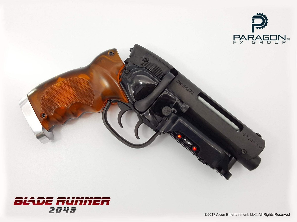 PARAGON FX GROUP Bladerunner 1982 Deckard's Hero Elite Blaster 1:1
