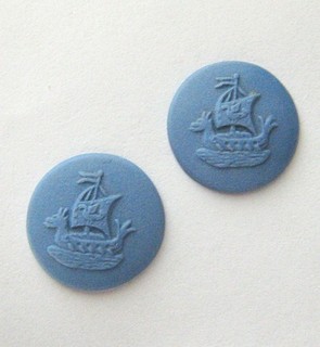 WEDGWOOD Pr CAMEOS / MEDALLIONS BLUE on BLUE JASPER CHINESE SHIP 1967