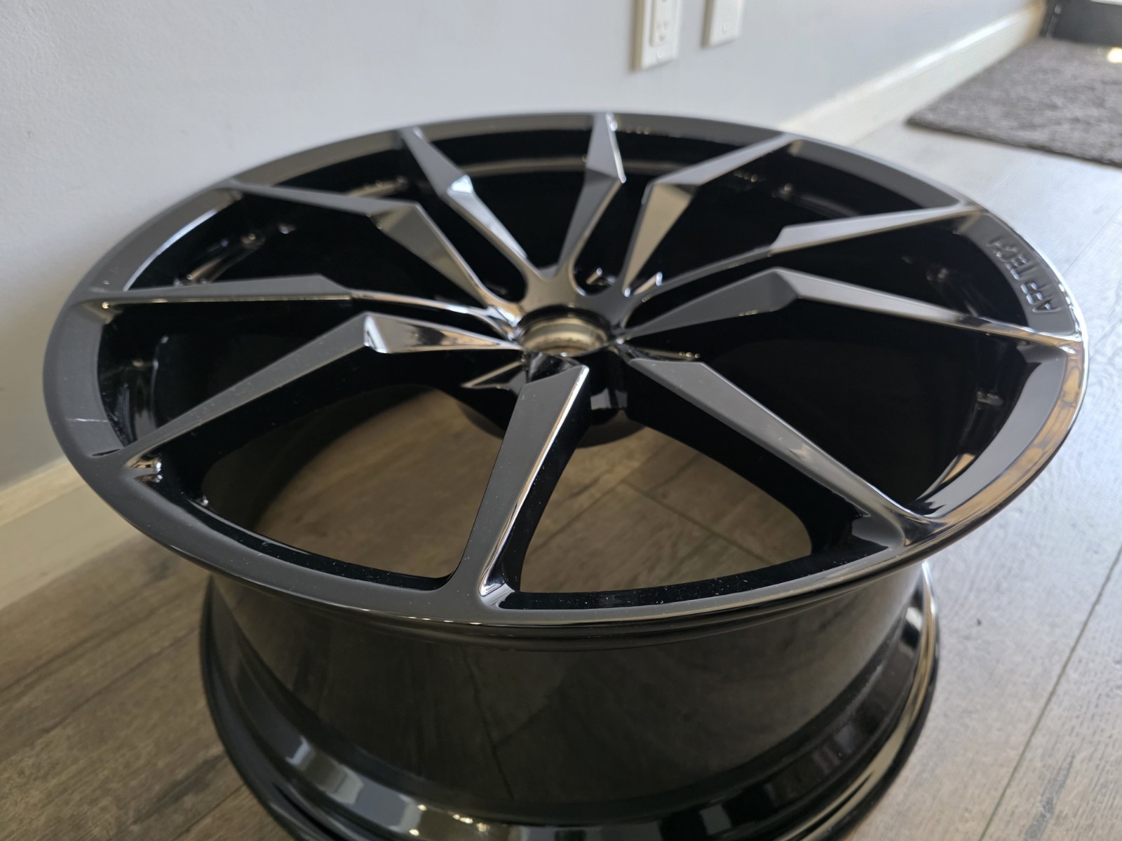 LAMBORGHINI AVENTADOR DIONE LP700 LP720 FRONT WHEEL RIM OEM 470601017T 