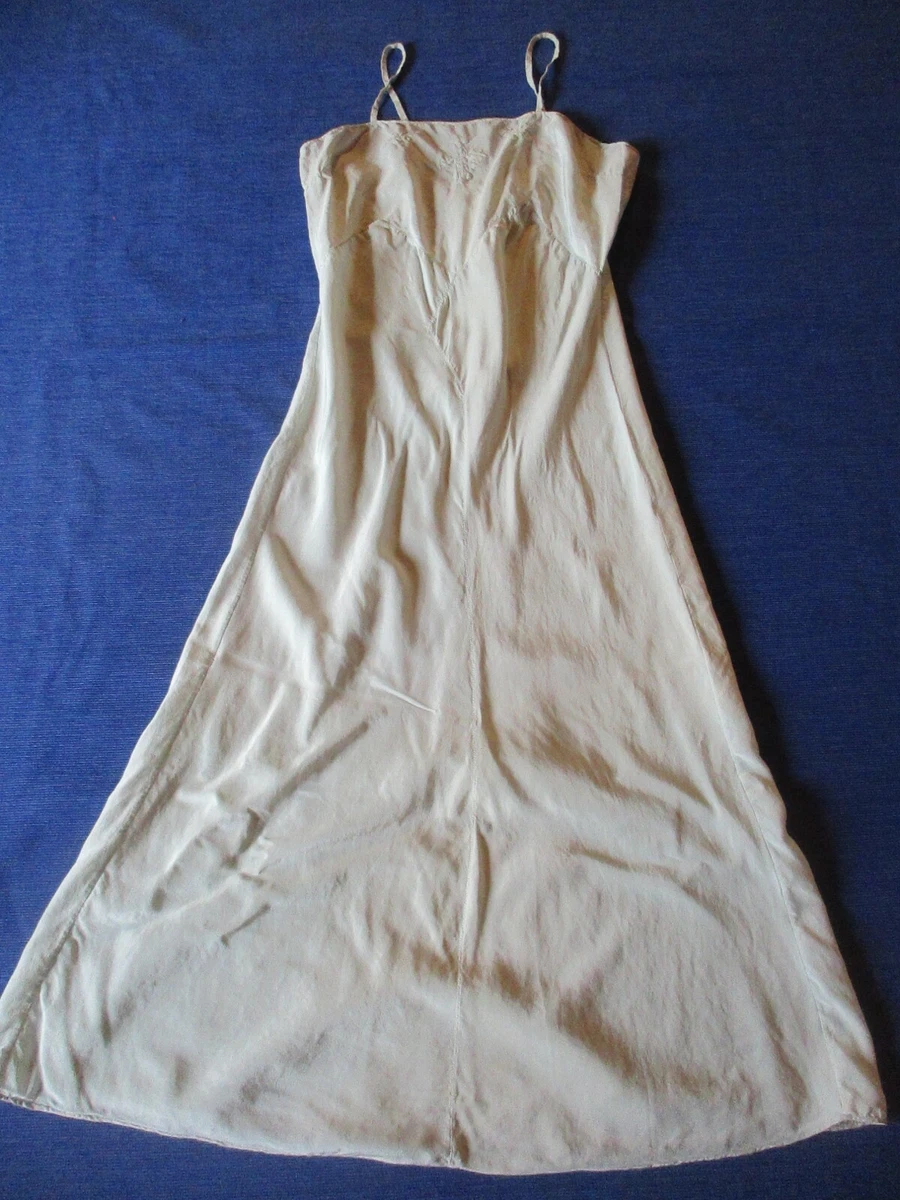 Combinaison fond de robe en soie sale