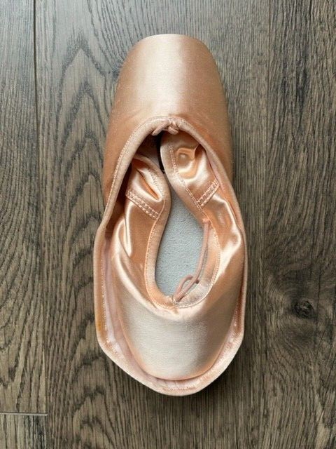 POINTE shoes CAPEZIO CONTEMPORA 176 s. 4.5D | eBay