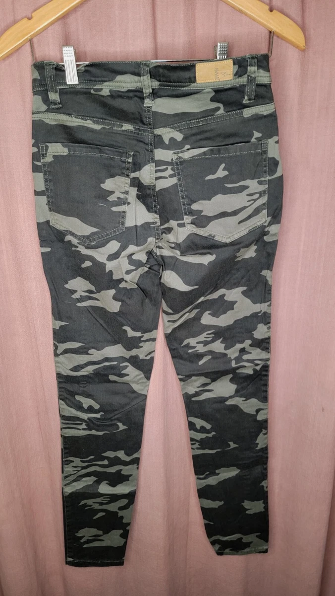 Supplies by UNIONBAY Camouflage Pants Women s Size 2 Inseam 27