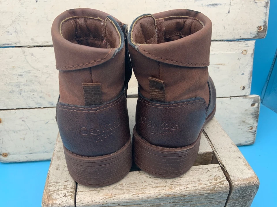 Botas informales Oshkosh para niños, talla 7M, marrón Foto 2 de 4
