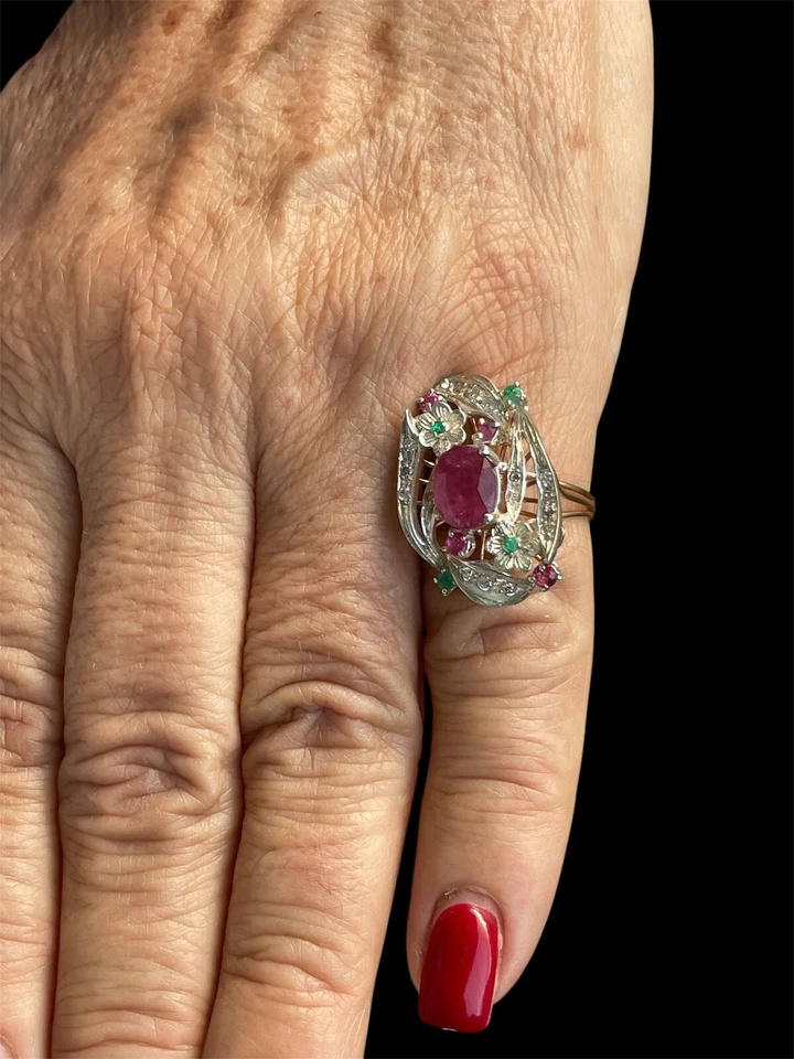 Anello artigianale realizzato in oro e argento con rubini e zaffiri - Immagine 4 di 4