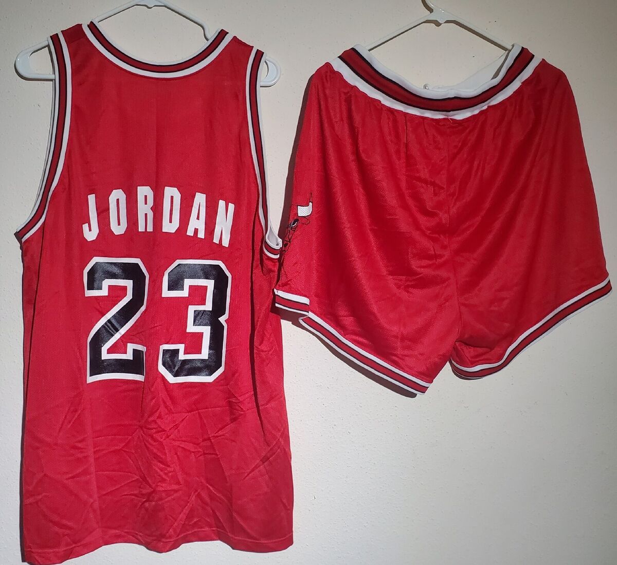 Chicago Bulls NBA Champion Jersey 48 & Shorts 40-42: Michael Chicago Bulls NBA Champion Jersey 48 & Shorts 40-42: Michael