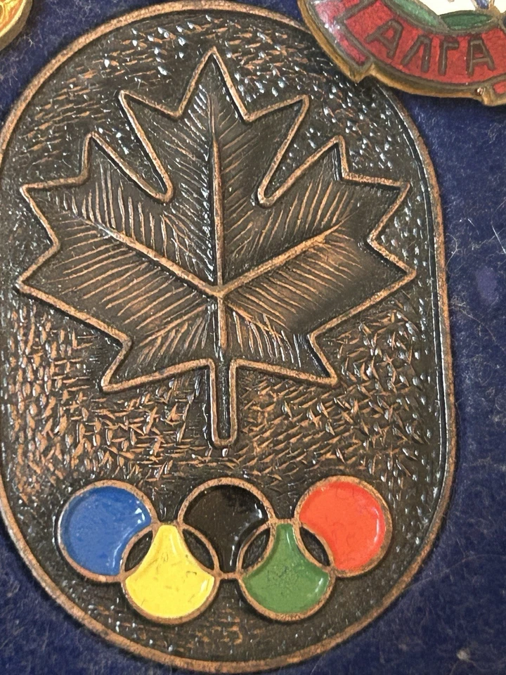 Vintage 1976 Montreal Olympics Pendant And Pins From Canada And Russia - Image 4 of 4