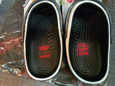 Crocs STRANGER THINGS Hellfire Classic Clog 211507-90H White  display picture 3