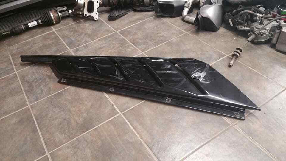 VENT GRILLE DRIVER SIDE REAR LAMBORGHINI HURACAN 4T0827950