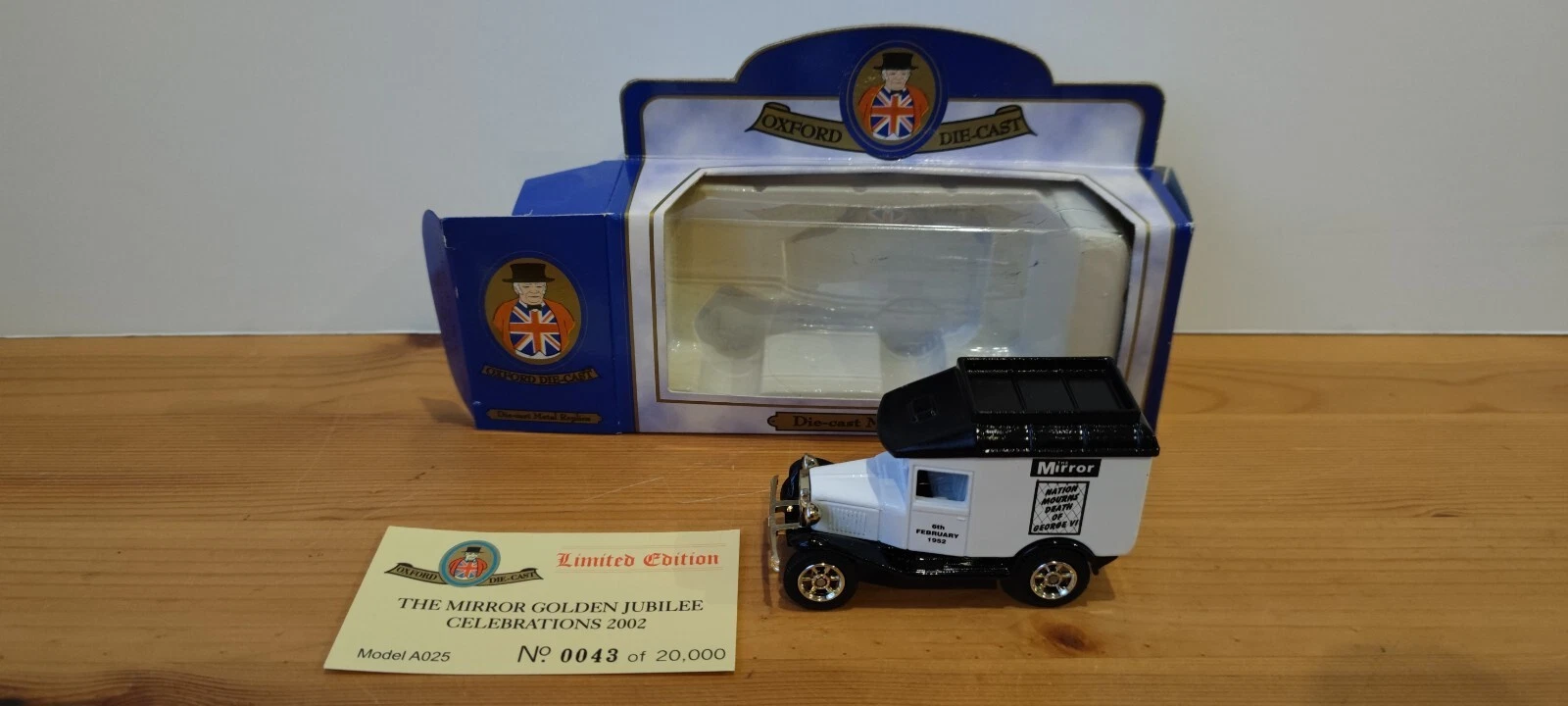 VANS Oxford Diecast The Mirror Gol Jubilee 2002 Ford Model A Van Low Ltd. Edition