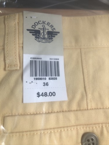 Dockers Men's Perfect Classic Fit Shorts Yellow Size 36 New - Picture 3 of 4
