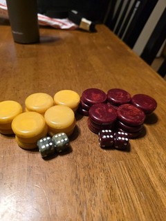 The Doubleing Cube 30 piezas de backgammon rojas y amarillas damas dados rojos y verdes