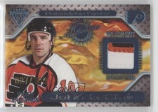 2000 Pacific Private Stock Titanium Game-Used Gear 27/100 John LeClair Patch 0c3