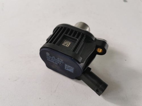 VW Tiguan 2 AD1 Golf 1.5 TSI Magnetventil Steuerventil Zylinderkopf 04E906048A