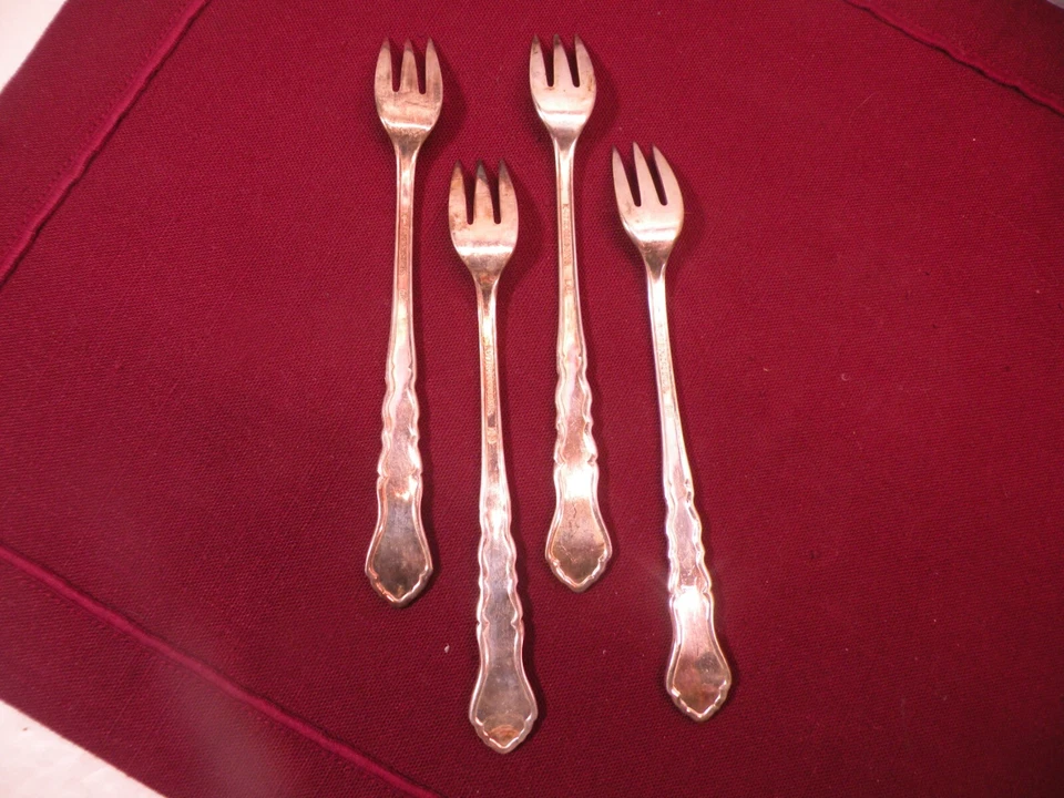 4 tenedores internacionales de mariscos de cóctel Rogers Bros Centennial 1847 5 1/2" A Foto 4 de 4