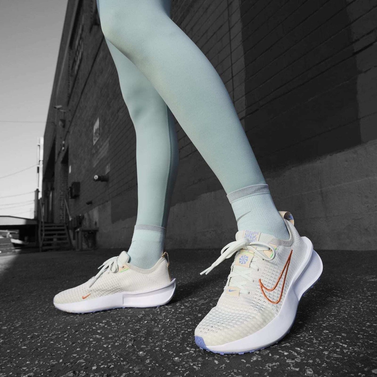 Nike ランニングシューズ Nike FB6944-100 ランニングシューズ ホワイト/ピンク - メルカリ
