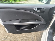 SEAT LEON MK2 1P 09-12 5DR HATCH NEARSIDE FRONT  DOOR CARD 