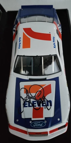 罕见! Kyle Petty #7 1985 7-11 Elite Thunderbird 1/24 NASCAR 亲笔签名 - 第 2 张/共 5 张