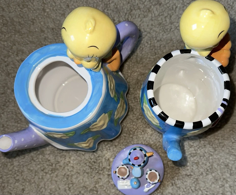 Warner Bros. Looney Tunes Tweety Ceramic Tea Pot & Tweety Bird Ceramic Mug/Cup. - Image 2 of 3