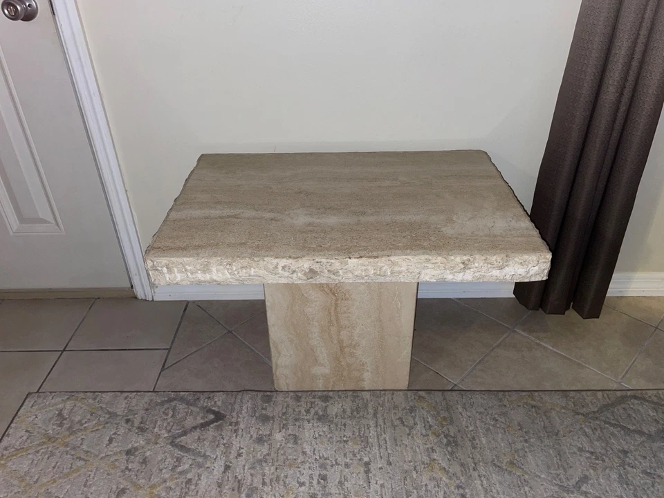 Mesa italiana de travertino de borde crudo Foto 4 de 4