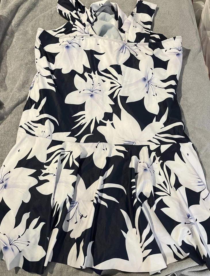 Vestido de baño de una pieza Umbranded con sujetador incorporado acolchado talla XXL Foto 4 de 4