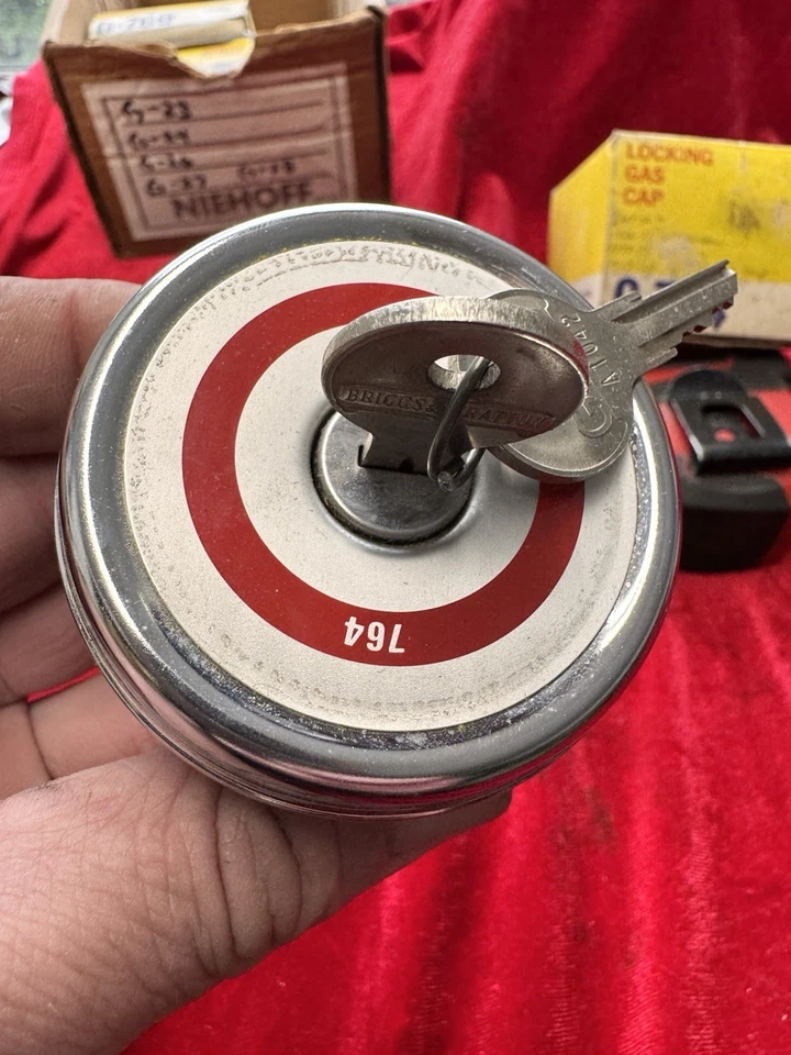 Tampa de combustível Stant G-764 510 520 521 NOS 1968-1977 Datsun Nissan bloqueio enchimento gás - Imagem 3 de 4
