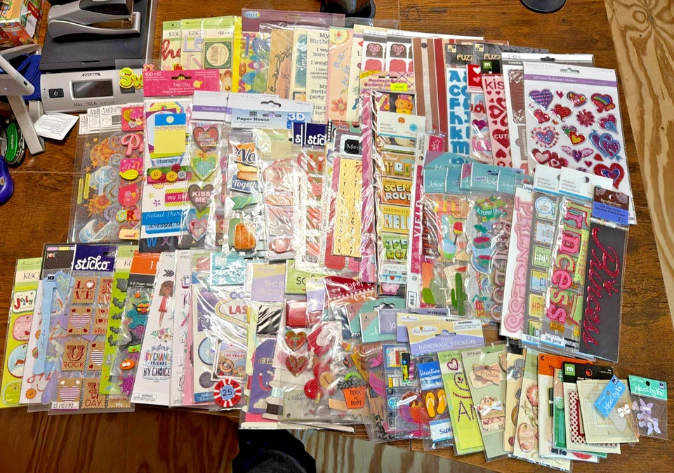 Lote de 84 paquetes de pegatinas para álbumes de recortes nuevos Jolee's, Forever In Time, más más. Foto 3 de 4