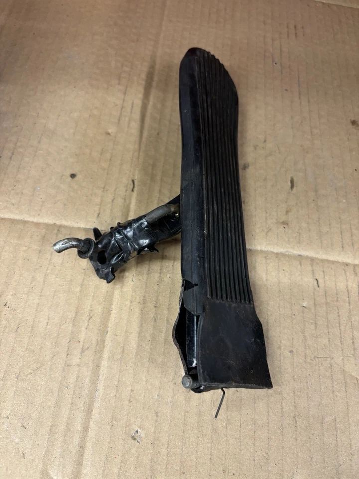 Vw Gas Pedal - Image 2 of 4
