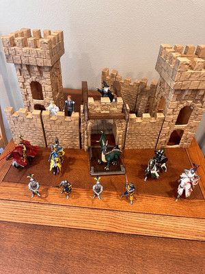 Schleich 72070 Big Knights Castle Medieval Playset with Dragon, Knights, Horses