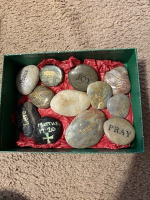 12 Decorative display stones
