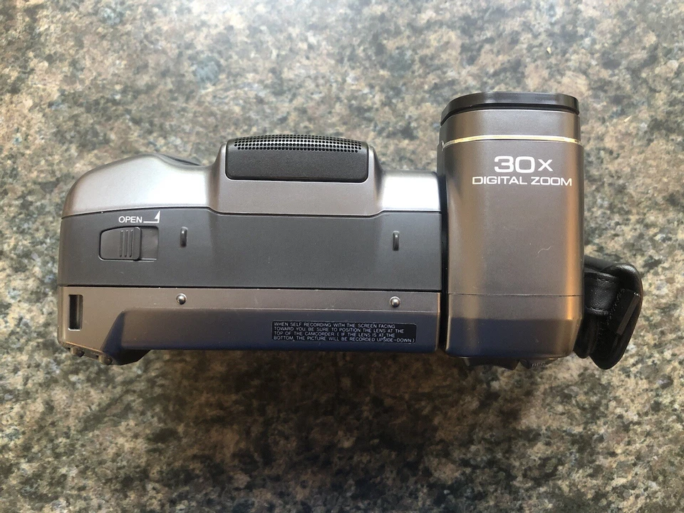 Sharp Hi8 Viewcam Hi-Fi 30X Zoom VL-H520U Camcorder Video Camera w Case Bundle - Image 4 of 4