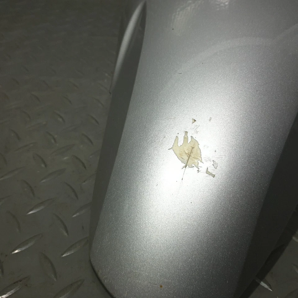 ♻️ Guardabarros delantero plateado Triumph Daytona 600 2002 - 2004 2305740 ♻️ Foto 3 de 4