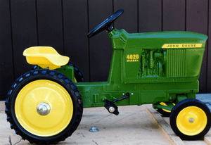 John Deere 4020 Tractor De Pedal Diecast frontal de ancho por Ertl nunca Montado Los mejores precios y los estilos más frescos. John Deere 4020 Tractor De Pedal Diecast frontal frontal frontal de ancho por Ertl nunca Montado envío gratis