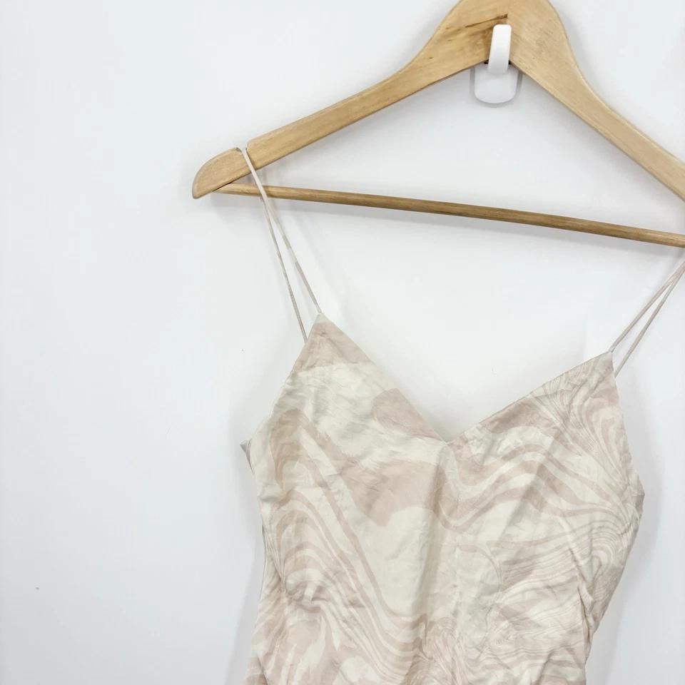 Camiseta sin mangas Cami NYC de seda XSpequeña cápsula de lujo suave niña parisina caprichosa etérea Foto 3 de 4