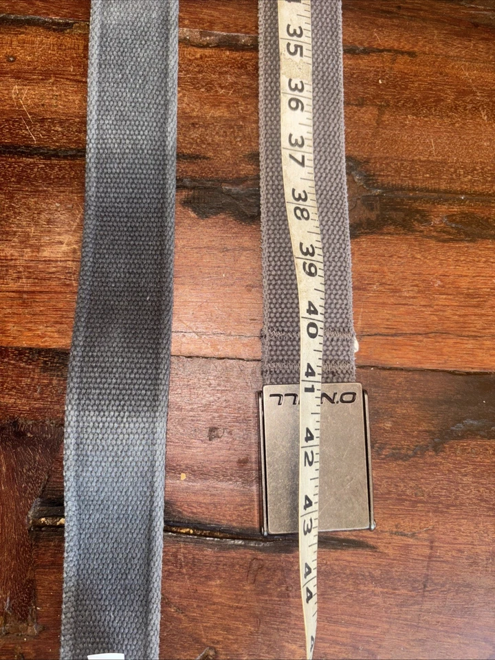 2 cinturones: cinturón gris O’Neil 43” de largo con hebilla incluida. Surfer. ¿Gap 1969? Foto 2 de 4