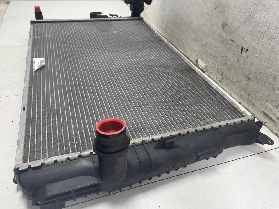 BMW X3 ix28 2014 radiador OEM+ Foto 2 de 4