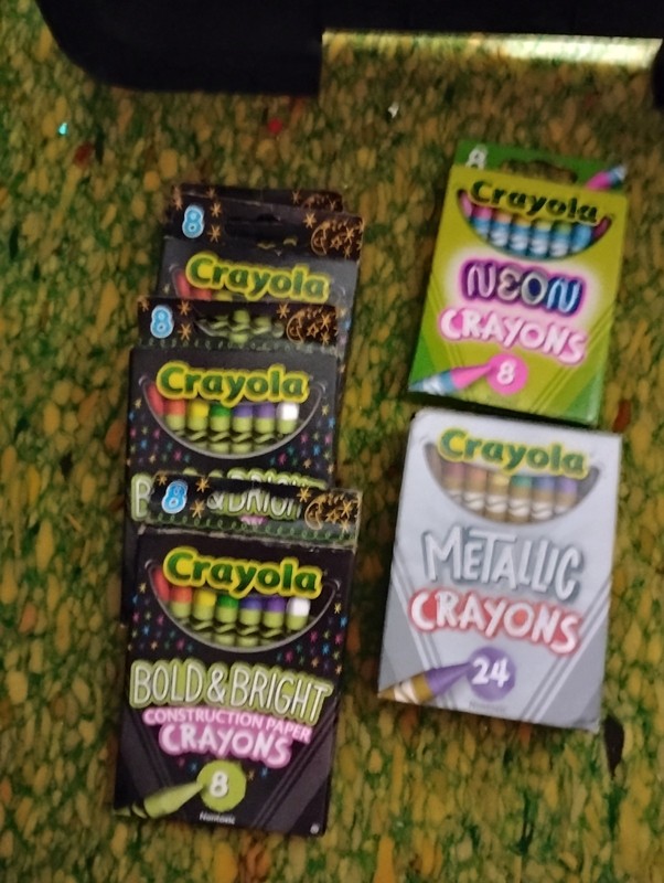 5 packs Crayola Crayons Lot Neon 8ct, Metallic 24ct, Bold & Bright 8ct