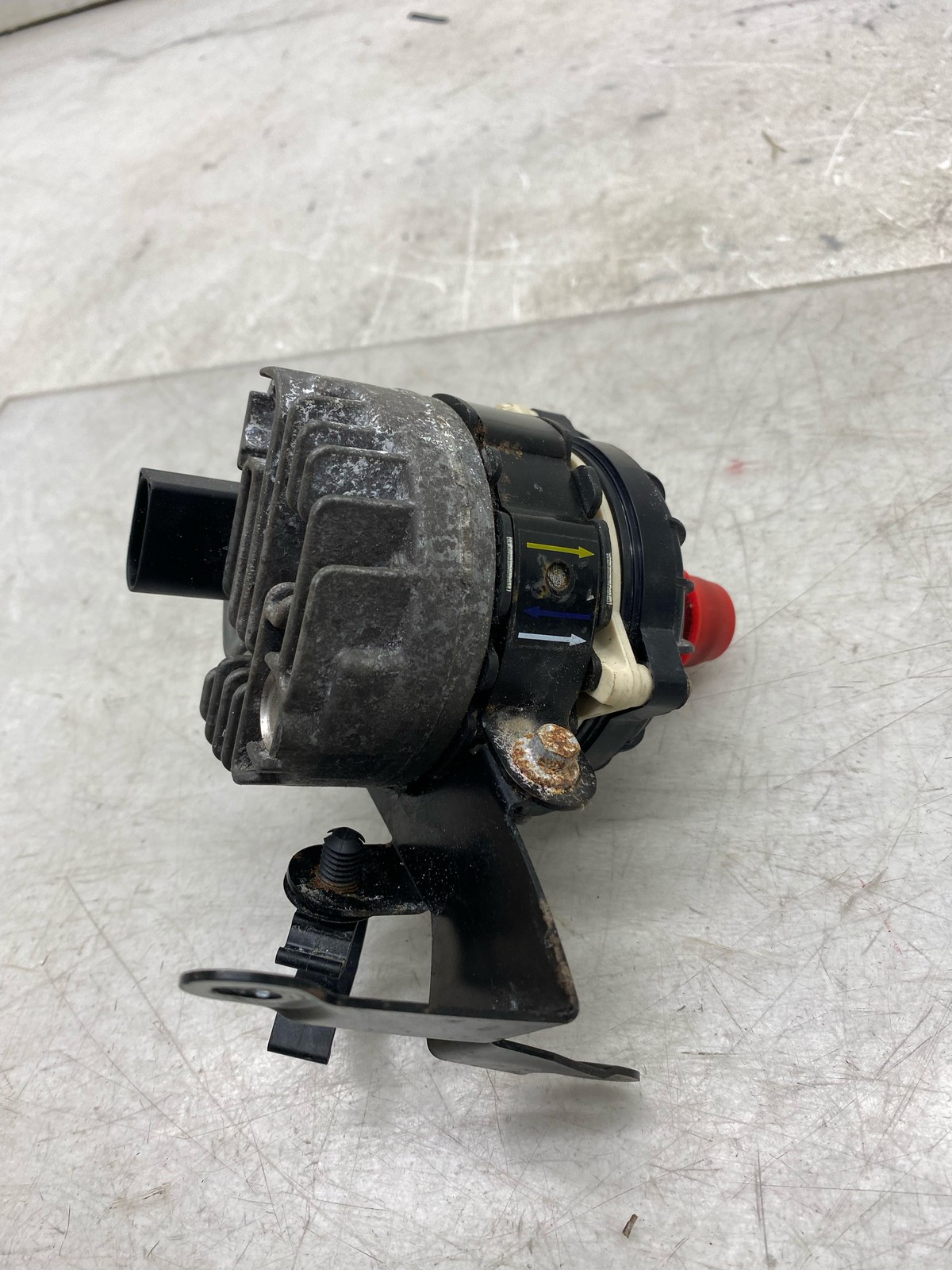 2020-2025 ASTON MARTIN DBX 4.0L RIGHT ELECTRIC AUXILIARY COOLANT WATER PUMP