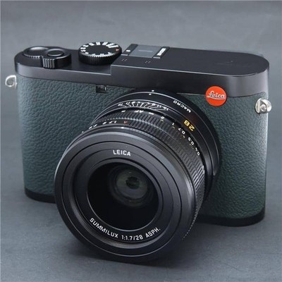 Leica Q2 007 Edition Digital Camera (250 PCS Only) -Near Mint