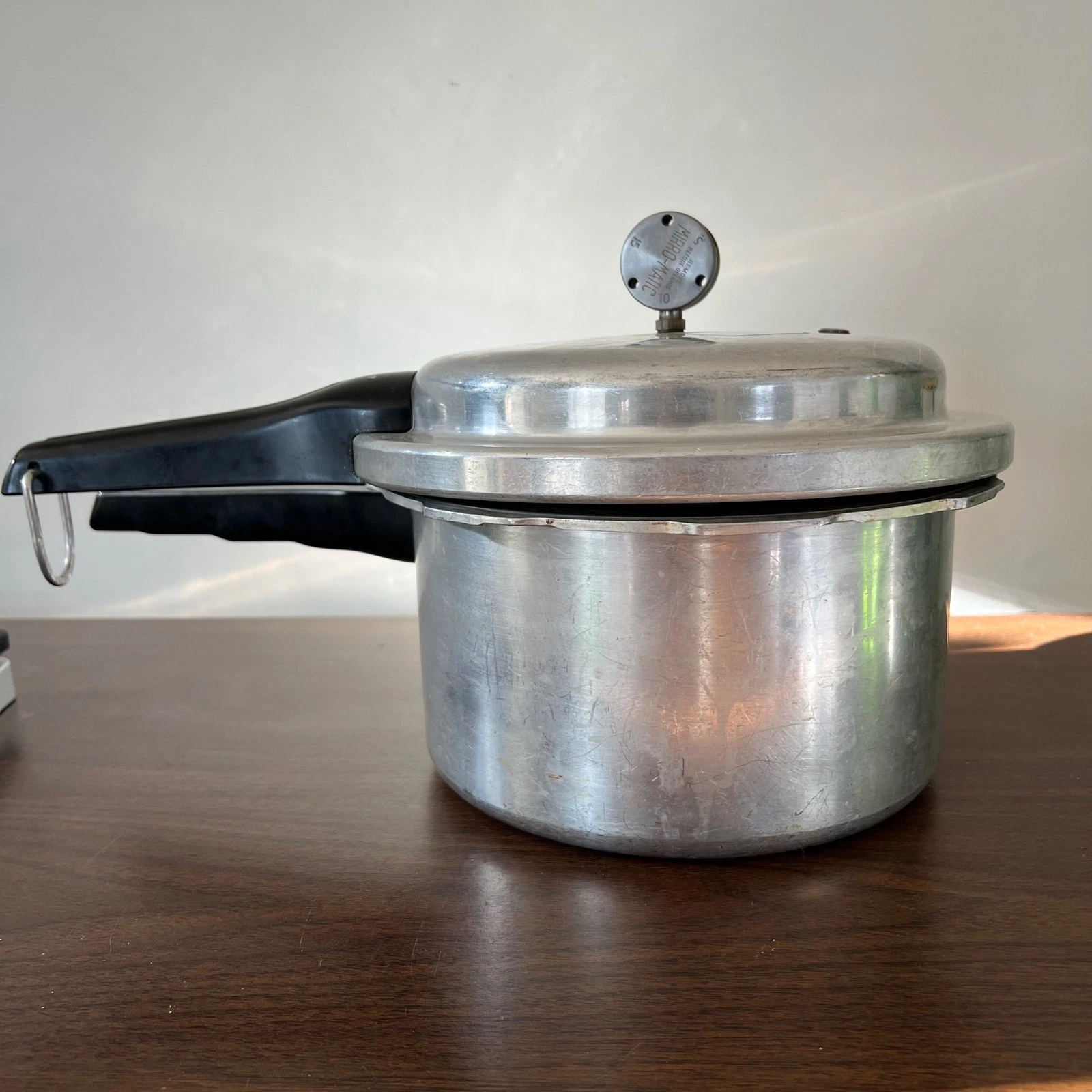Mirro-Matic 4 Qt Aluminum Pressure Cooker 394M Vintage USA with Weighted Gauge
