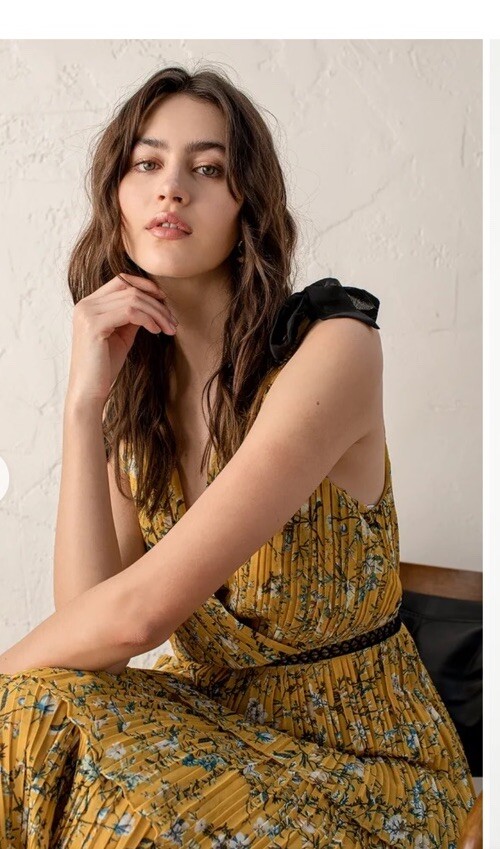 such sophistication yellow floral print pleated maxi dress Lulus L Such Sophistication Yellow Floral Print Pleated Maxi Dress New!