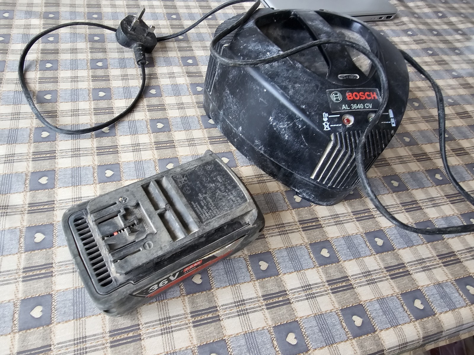 Bosch 36V LiIon Battery Charger (AL3640CV) & Bosch 36V Compact Battery