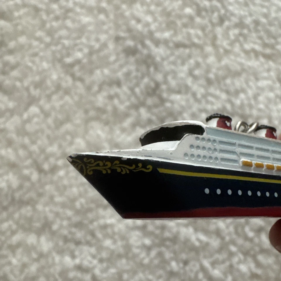 Llavero barco crucero Disney Cruise Line Disney Wish Foto 2 de 4