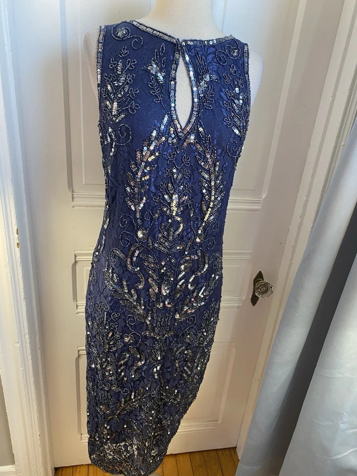 VESTIDO MIDI AZUL CON CUENTAS Y LENTEJUELAS PISARRO NIGHTS - TALLA 10 - ¡ESTILO DE FIESTA PERFECTO! Foto 3 de 4