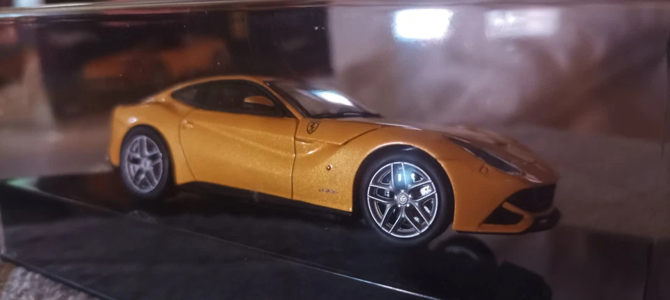 ferrari f12 de chez Hot Wheel Elite au 1/43 - Photo 4/4