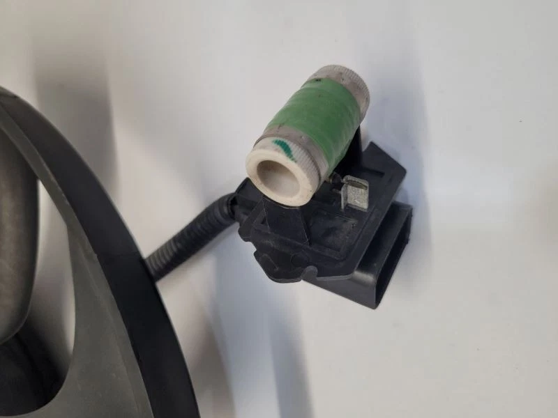 2012-2014 HYUNDAI ACCENT 散热器风扇电机风扇总成美国市场带交流电 — 第 3/4 张图片