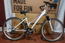 Schwinn Seventh Avenue 700C/18.5 Mountain bik...