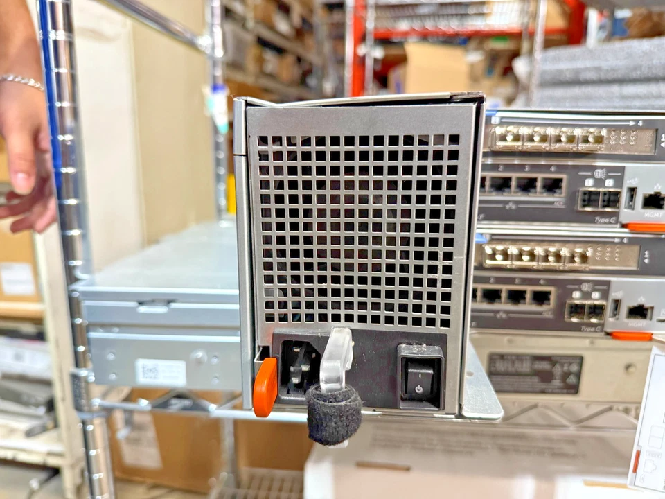 Dell Compellent  SC7020 16Gb/s FC Storage Arrays  w/ Caddies, 2 x M24G7 Module🍁 - Image 4 of 4